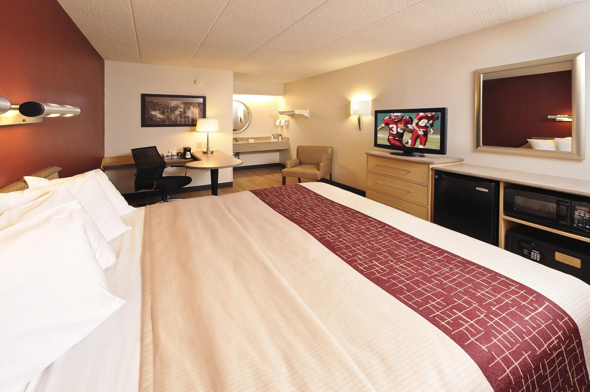 Red Roof Inn Louisville East - Hurstbourne Экстерьер фото