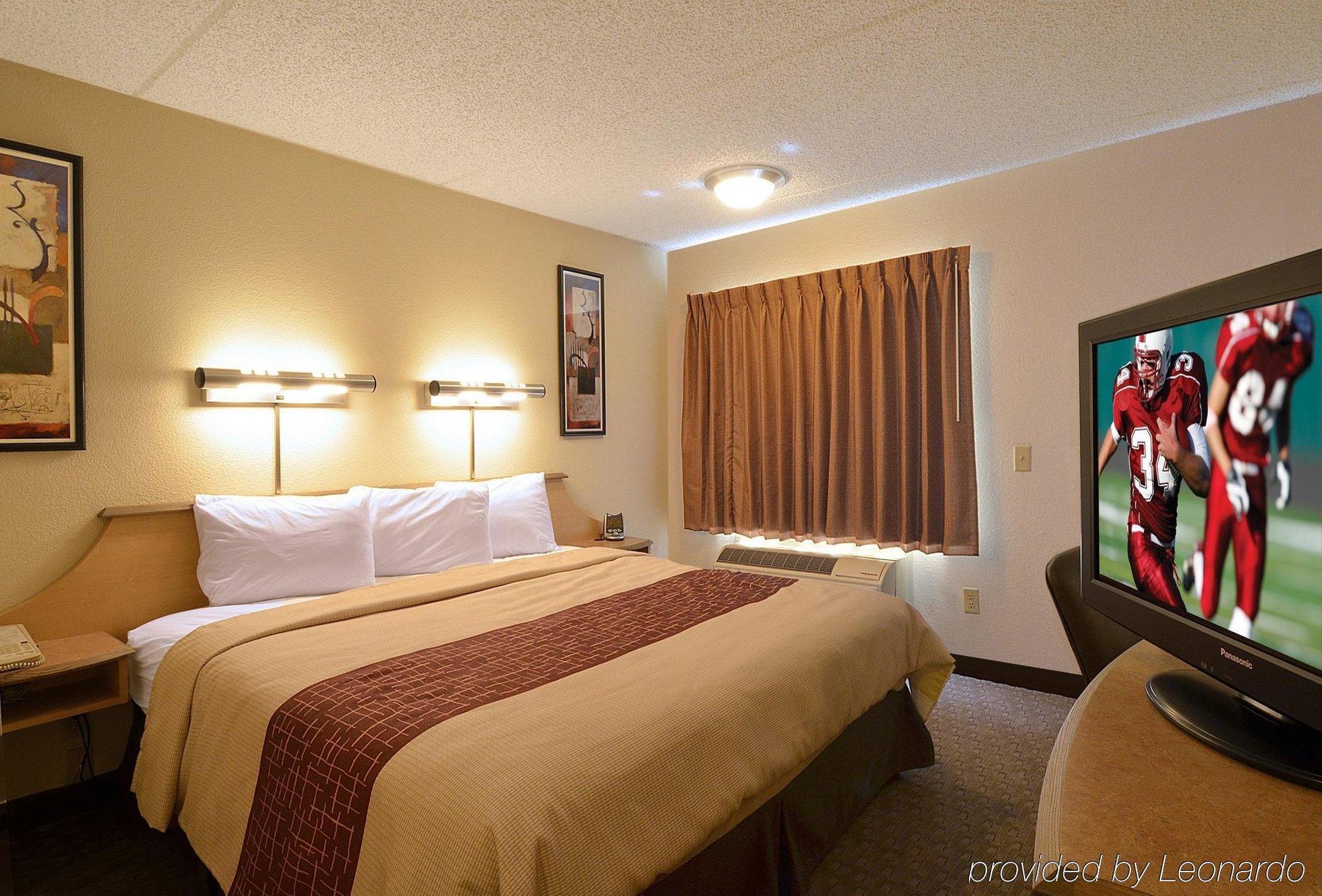 Red Roof Inn Louisville East - Hurstbourne Экстерьер фото