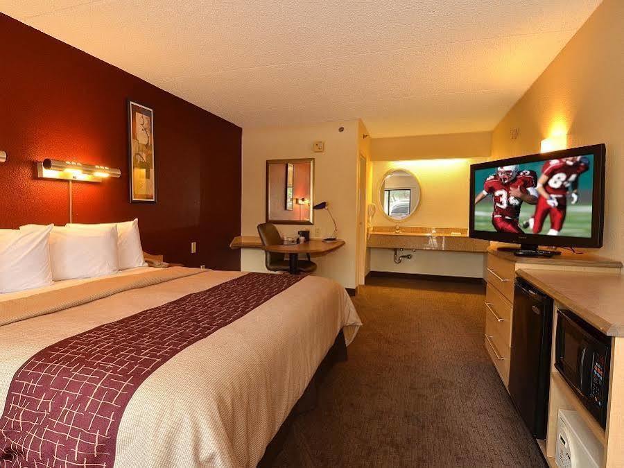 Red Roof Inn Louisville East - Hurstbourne Экстерьер фото