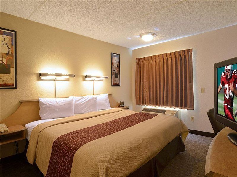 Red Roof Inn Louisville East - Hurstbourne Экстерьер фото